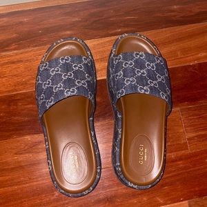 Gucci Women's platform slide sandal